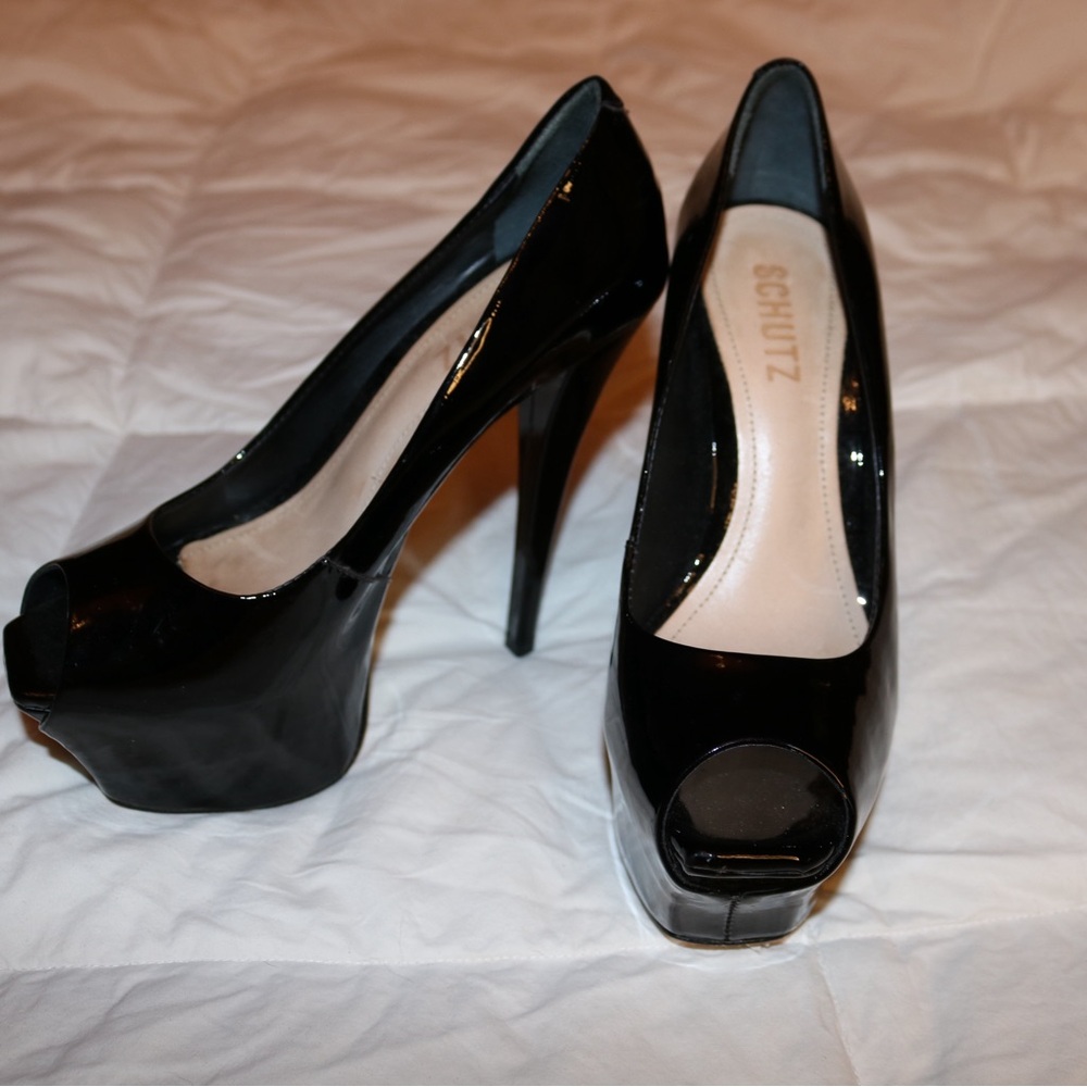 SCHUTZ Glossy Black Peep Toe Heels